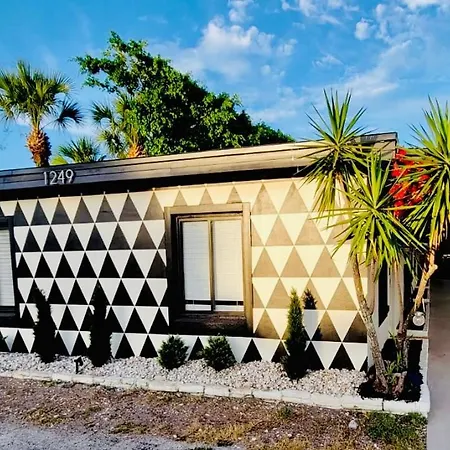 Beach Bungalow By The Sea 2
